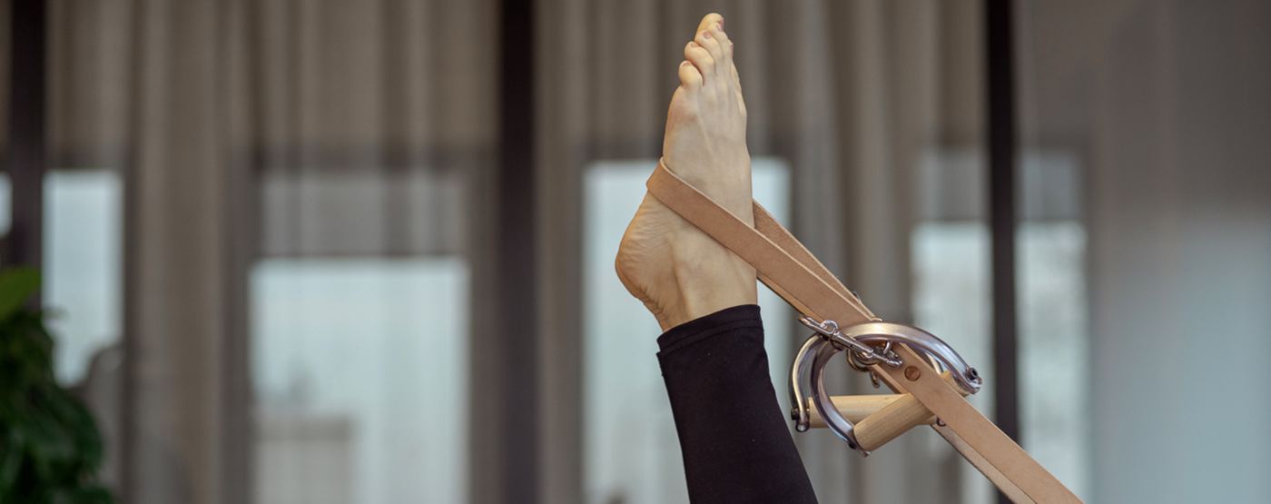 Foot in the leather strap of the classical apparatus